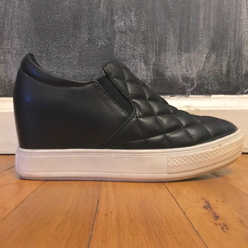 Black quilted athletic wedges, 6.5